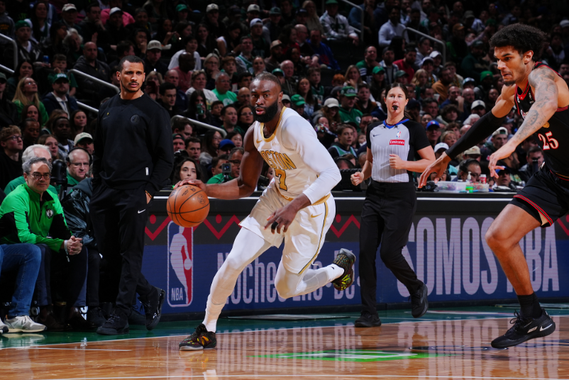 开云体育-40胜东部第二队！马克西33分绿军大胜76人 布朗13000分里程碑