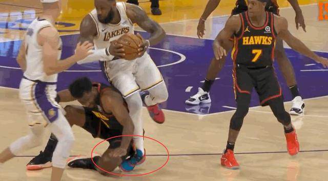 开云体育-【观察】三问詹姆斯伤退 MVP黄了？湖人卫冕拉响警报